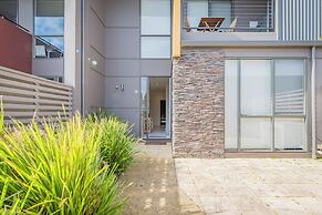 3 Bedroom Condo - Access to Pool Torquay