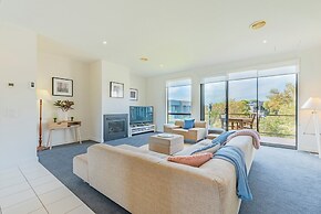 3 Bedroom Condo - Access to Pool Torquay