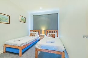 3 Bedroom Condo - Access to Pool Torquay