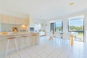 3 Bedroom Condo - Access to Pool Torquay