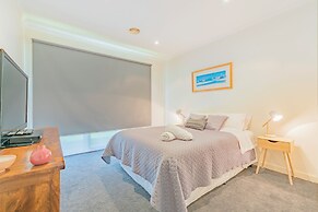 3 Bedroom Condo - Access to Pool Torquay