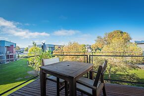 3 Bedroom Condo - Access to Pool Torquay