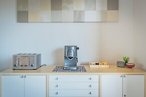 3 Bedroom Condo - Access to Pool Torquay