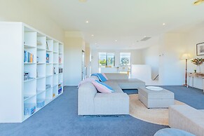 3 Bedroom Condo - Access to Pool Torquay