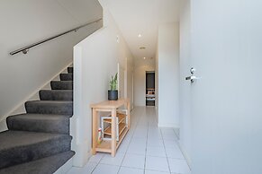 3 Bedroom Condo - Access to Pool Torquay