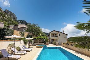 Villa Anna With Private Pool And Garden