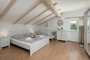 Villa Anna With Private Pool And Garden