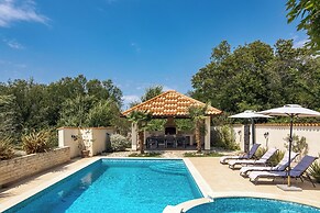 Villa Anna With Private Pool And Garden