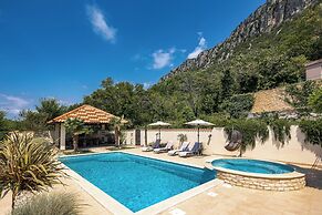 Villa Anna With Private Pool And Garden