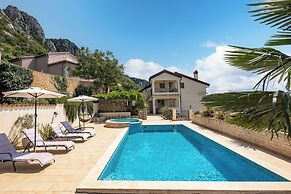 Villa Anna With Private Pool And Garden