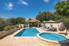 Villa Anna With Private Pool And Garden