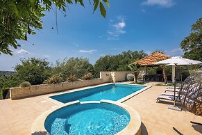 Villa Anna With Private Pool And Garden