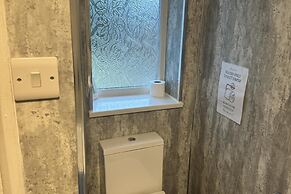 3 Bed-sleeps 5- Garden-pets-parking