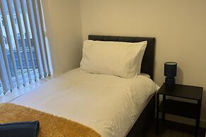 3 Bed-sleeps 5- Garden-pets-parking