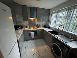 3 Bed-sleeps 5- Garden-pets-parking