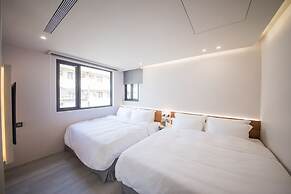LIVIN Hotel