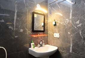 Goroomgo The Moon Residency Kolkata