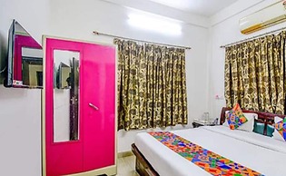 Goroomgo The Moon Residency Kolkata