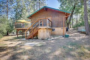 Peaceful Wooden Cabin, 2 Mi to Bass Lake!