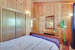 Peaceful Wooden Cabin, 2 Mi to Bass Lake!