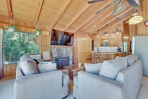 Peaceful Wooden Cabin, 2 Mi to Bass Lake!