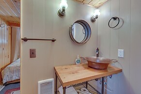 Peaceful Wooden Cabin, 2 Mi to Bass Lake!