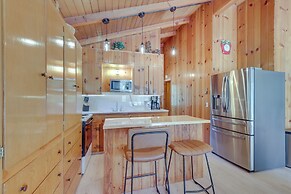 Peaceful Wooden Cabin, 2 Mi to Bass Lake!