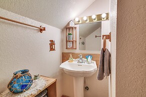 3 Mi to Table Rock Lake: Cabin w/ Fire Pit!