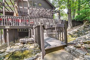 3 Mi to Table Rock Lake: Cabin w/ Fire Pit!