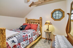 3 Mi to Table Rock Lake: Cabin w/ Fire Pit!