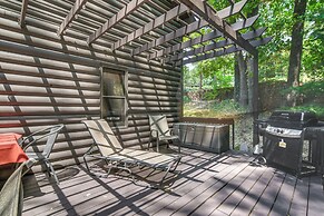 3 Mi to Table Rock Lake: Cabin w/ Fire Pit!