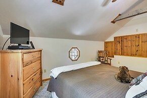 3 Mi to Table Rock Lake: Cabin w/ Fire Pit!