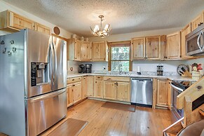 3 Mi to Table Rock Lake: Cabin w/ Fire Pit!