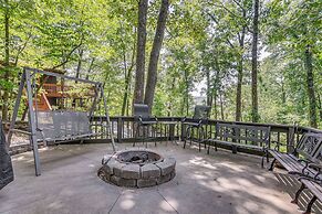 3 Mi to Table Rock Lake: Cabin w/ Fire Pit!