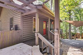 3 Mi to Table Rock Lake: Cabin w/ Fire Pit!