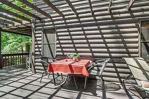 3 Mi to Table Rock Lake: Cabin w/ Fire Pit!