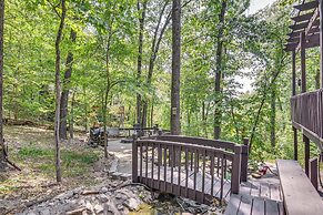 3 Mi to Table Rock Lake: Cabin w/ Fire Pit!