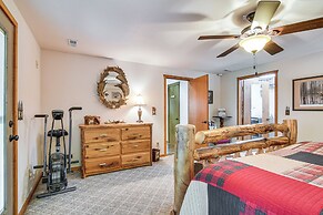 3 Mi to Table Rock Lake: Cabin w/ Fire Pit!