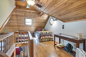 3 Mi to Table Rock Lake: Cabin w/ Fire Pit!