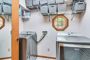 3 Mi to Table Rock Lake: Cabin w/ Fire Pit!