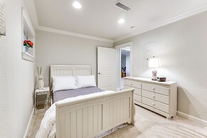 8 Mi to Jacksonville: Oregon Getaway w/ Deck!