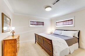 8 Mi to Jacksonville: Oregon Getaway w/ Deck!