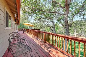 8 Mi to Jacksonville: Oregon Getaway w/ Deck!