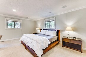 8 Mi to Jacksonville: Oregon Getaway w/ Deck!