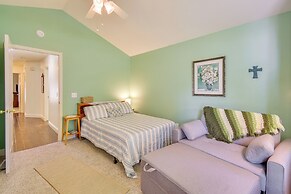 1 Mi to Applegate Park Zoo: Pet-friendly Home