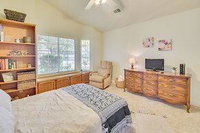 1 Mi to Applegate Park Zoo: Pet-friendly Home
