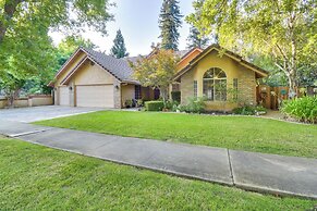 1 Mi to Applegate Park Zoo: Pet-friendly Home