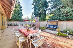 1 Mi to Applegate Park Zoo: Pet-friendly Home