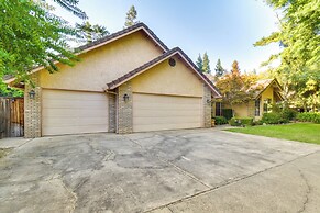 1 Mi to Applegate Park Zoo: Pet-friendly Home