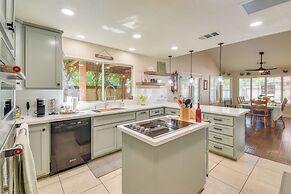 1 Mi to Applegate Park Zoo: Pet-friendly Home